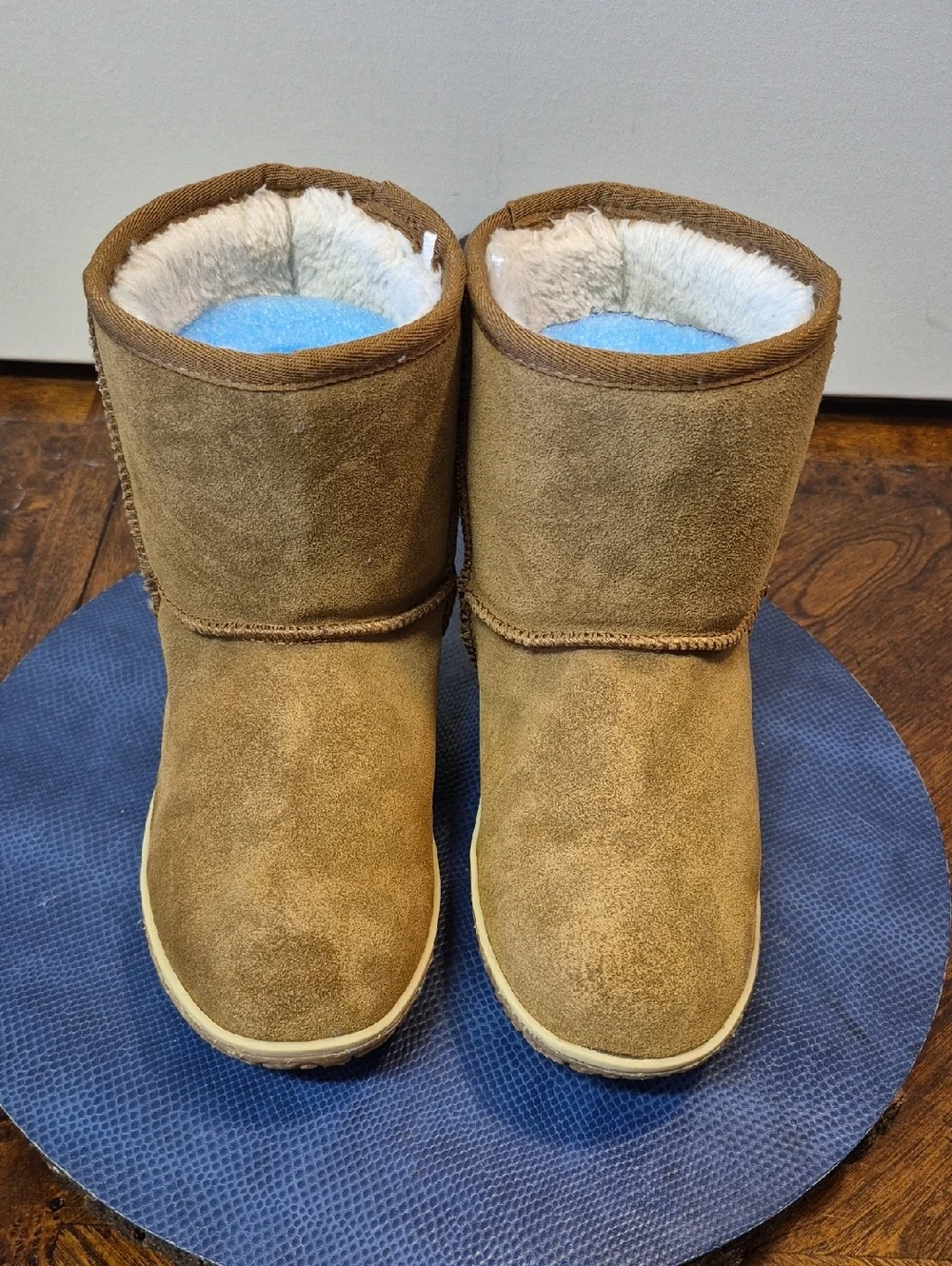Minnetonka Womens Olympia Short Boots in Golden Tan Size 8M (#1032s)